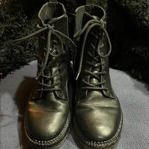 VINCE LUG WATER RESISTANT Black Lace-Up / Side Zip Leather Boots (Sz. 7)